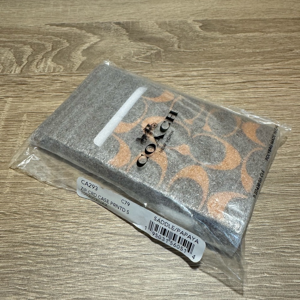 Zip Card Case In Signature Leather